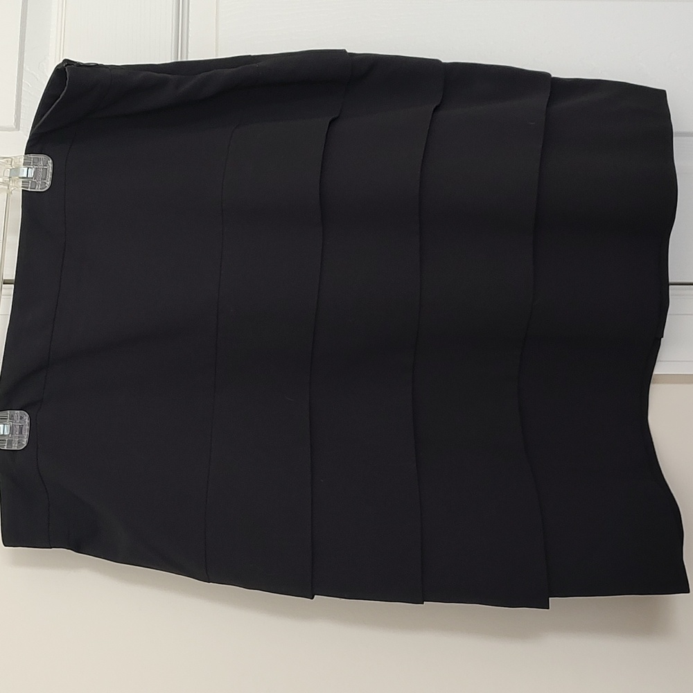 Black pleated skirt